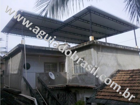 COBERTURA COM ESTRUTURA EM FERRO U2 NA 2MM TRELIÇADOS COM BARRA REDONDA DE 5/16 E COBERTA COM TELHAS GALVALUME 0,043MM